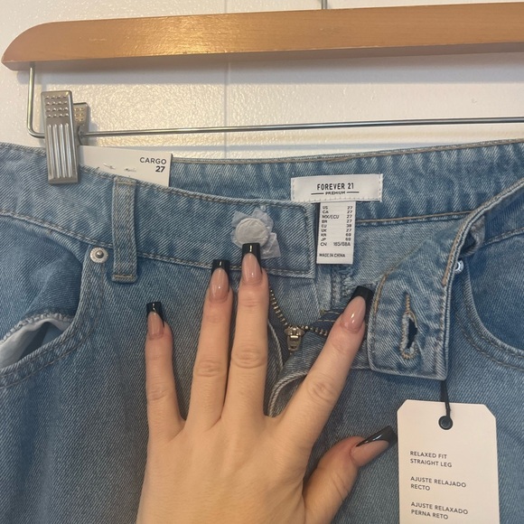 Vintage-Inspired Denim Cargo Pants - Picture 3 of 4